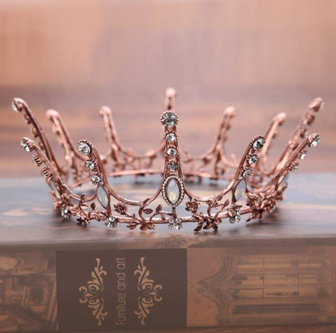 Vintage Queen Crowns - Hellopenguins